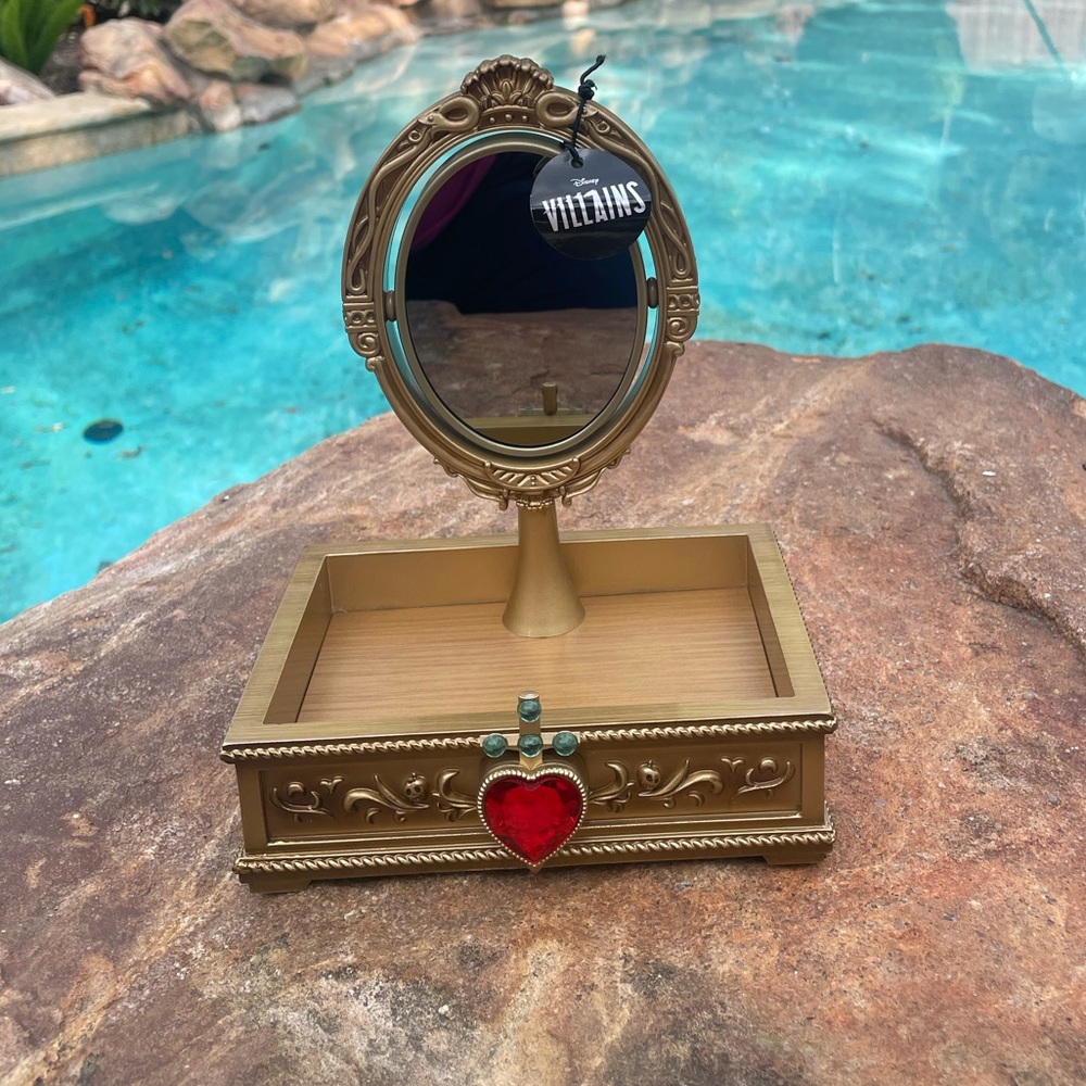 NEW! Bath and Body Works Disney Villains Evil Queen Vanity Mirror